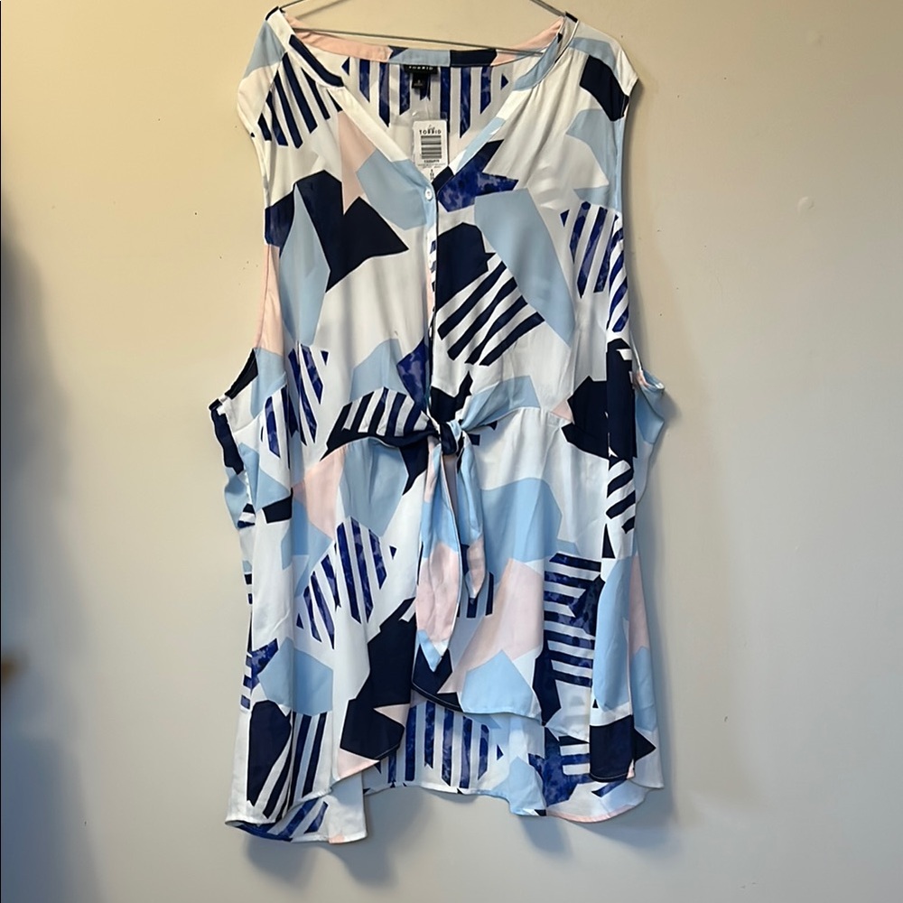 Torrid abstract pattern sleeveless loose flowing blouse tie at waist size 5(5X)